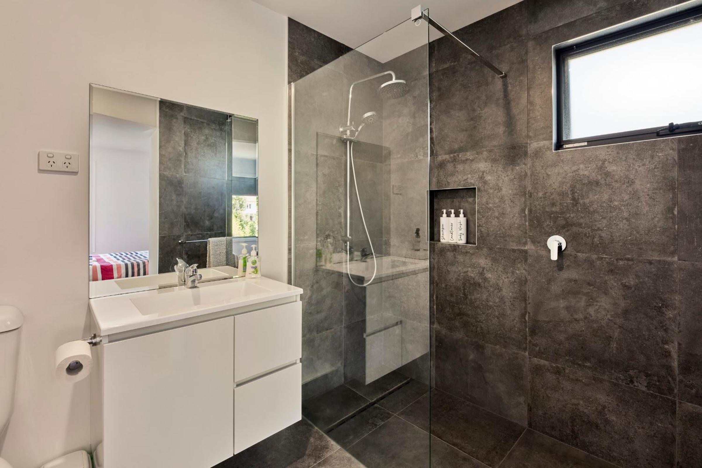 The Gorge Townhouse, stunning home & location!