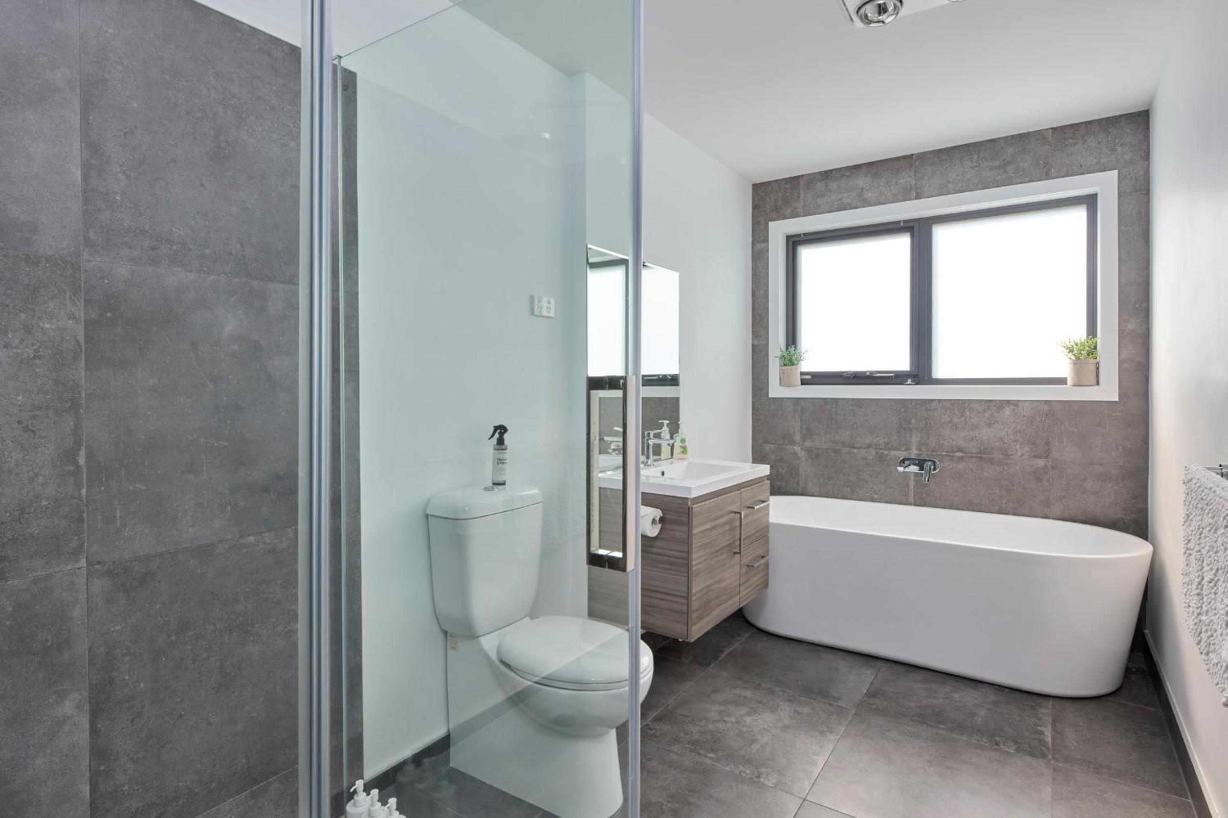 The Gorge Townhouse, stunning home & location!