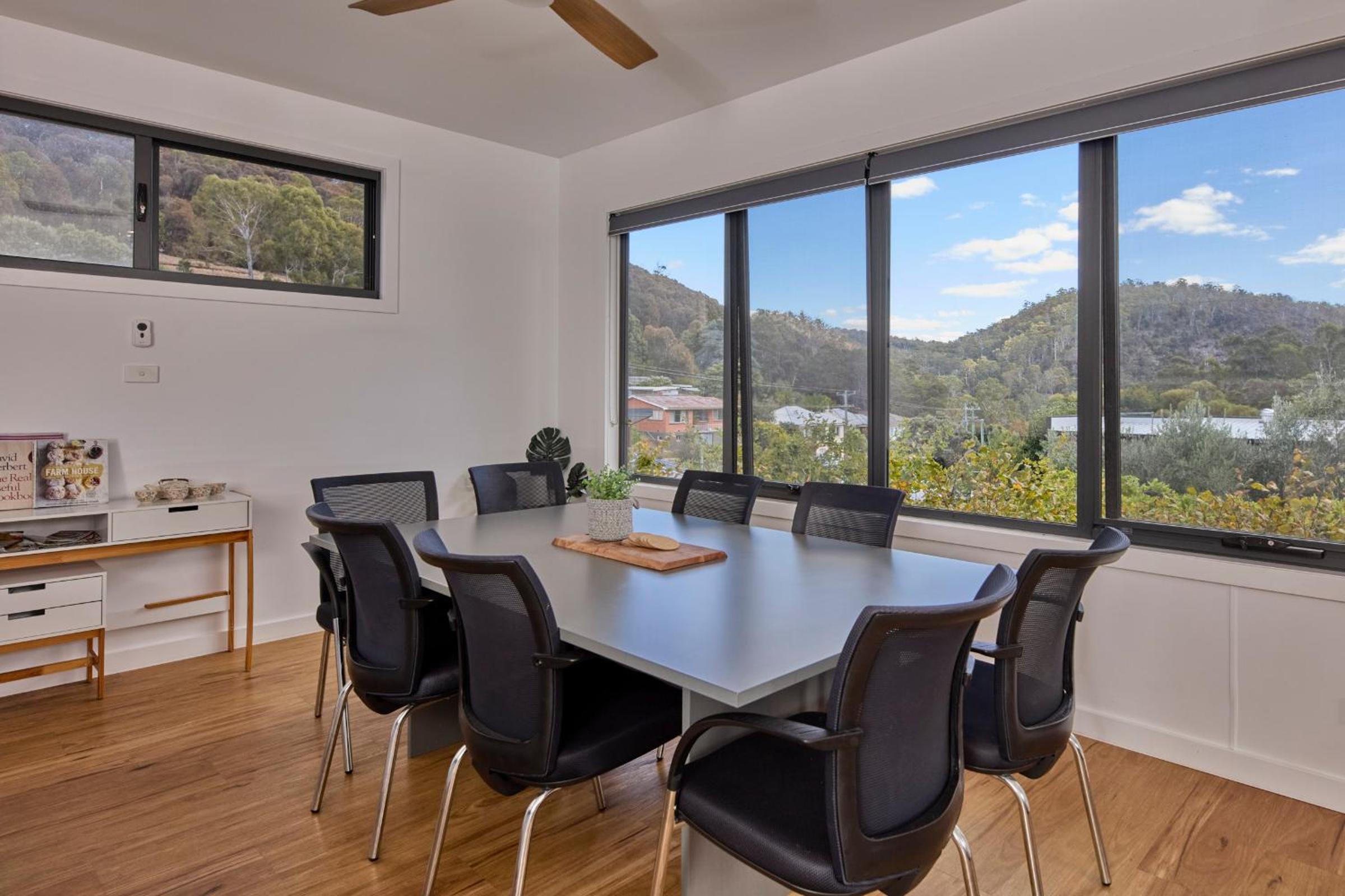 The Gorge Townhouse, stunning home & location!