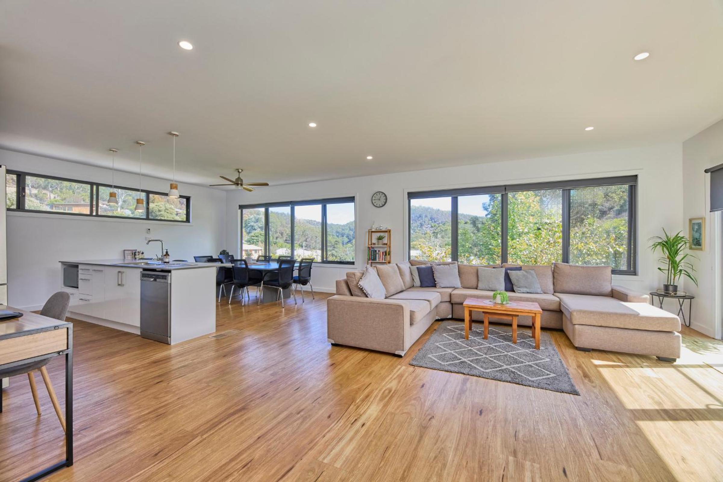 The Gorge Townhouse, stunning home & location!