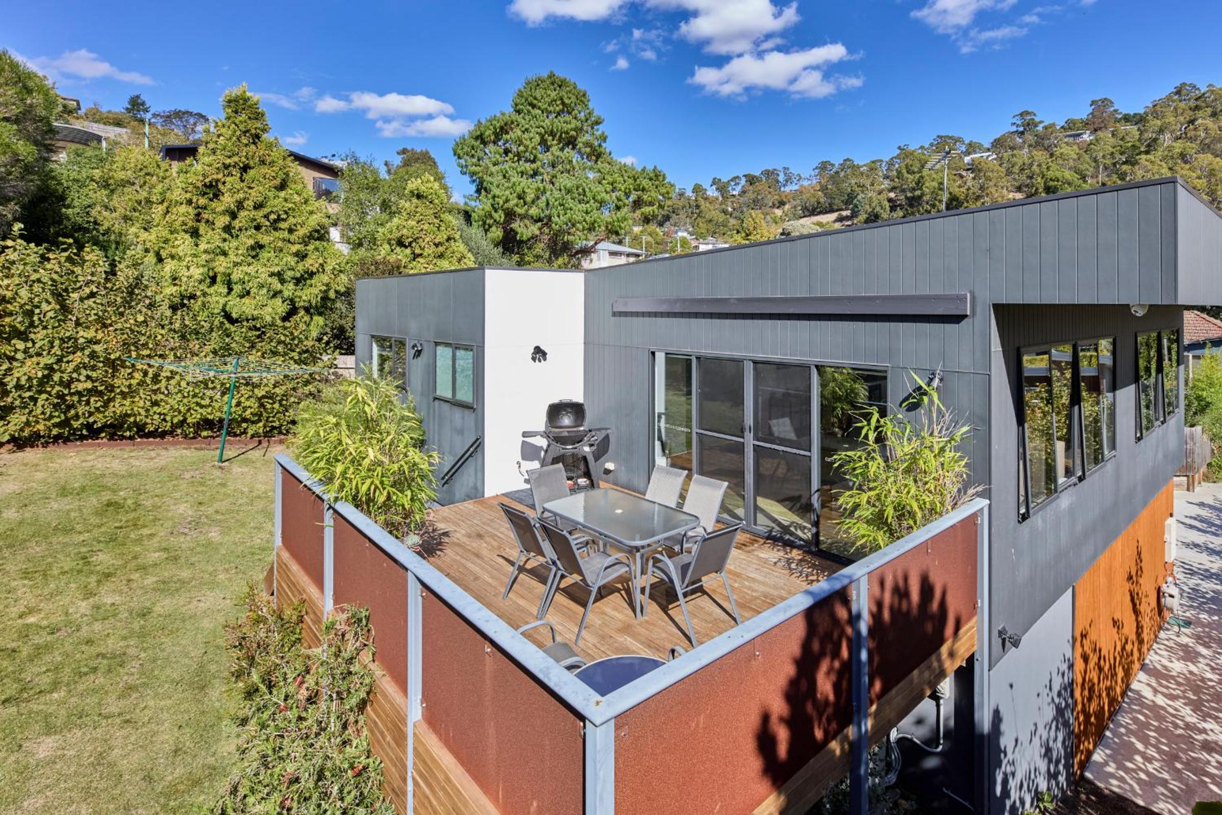 The Gorge Townhouse, stunning home & location!