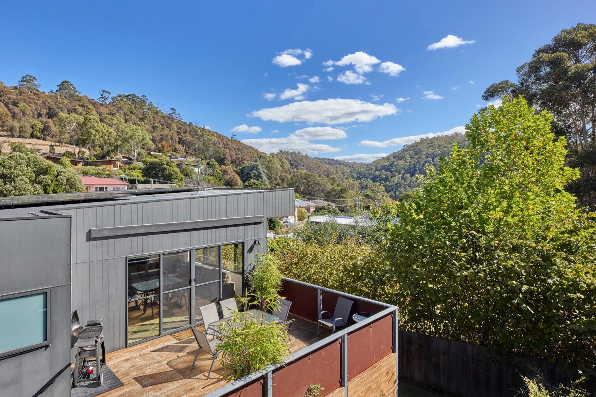 The Gorge Townhouse, stunning home & location!