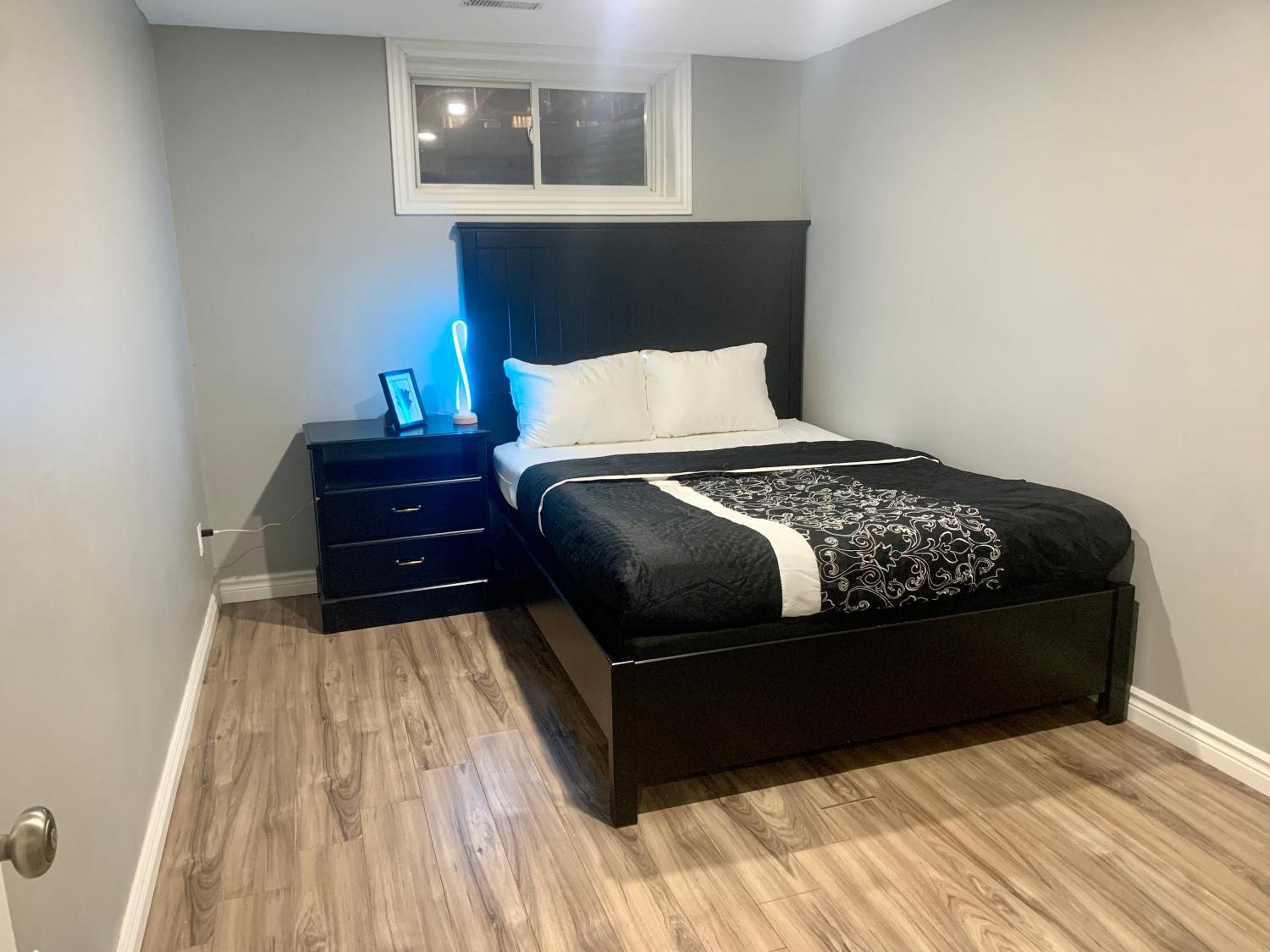 Guelph Vacations - 1 room in a cozy and beautiful basement - Property Image 5