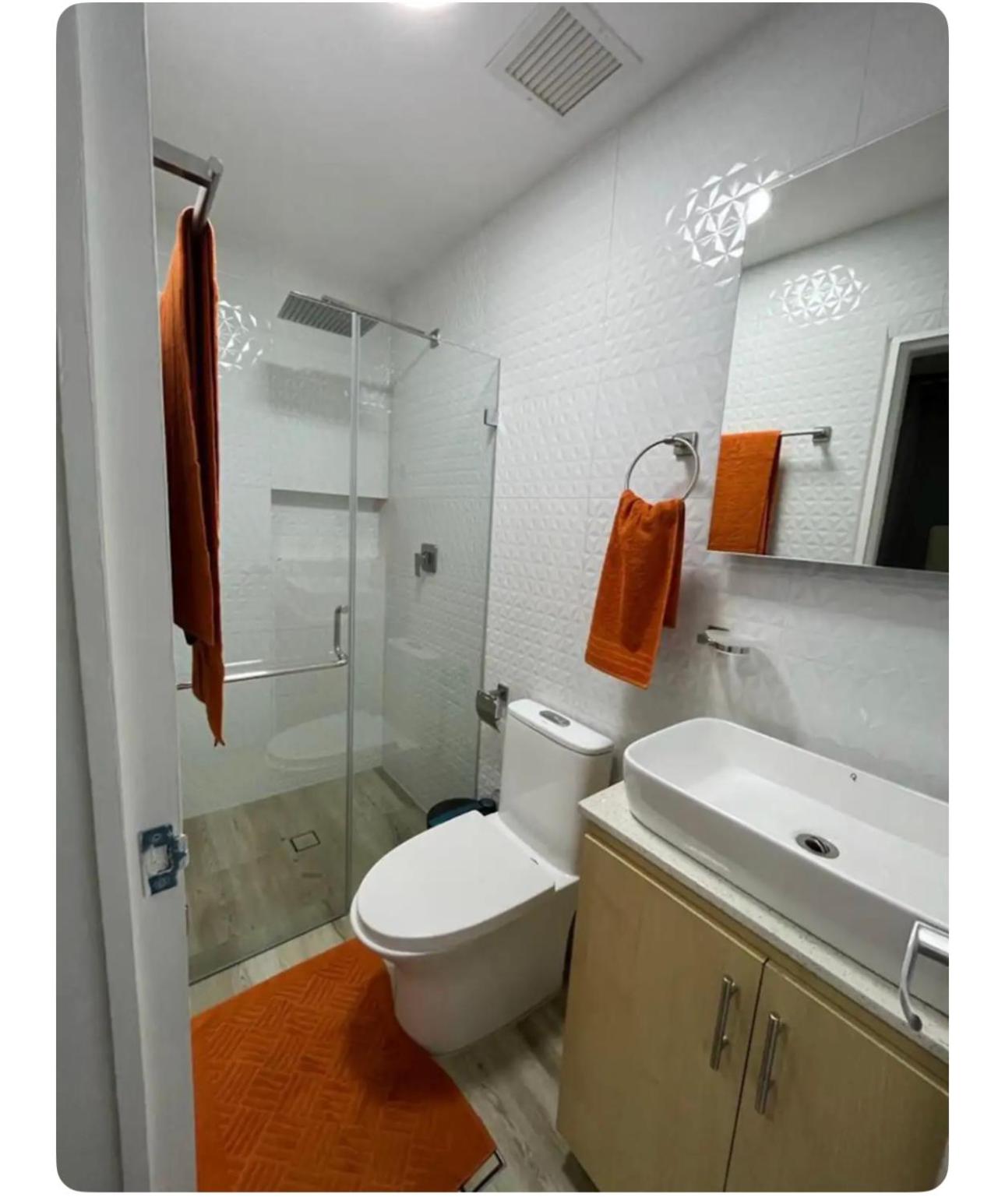 Renewed apt in Altamira, the heart of Caracas view 2