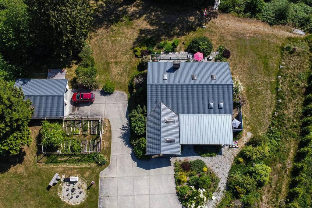 Waterfront Retreat, Beach Access, Group Friendly, Sleeps 14