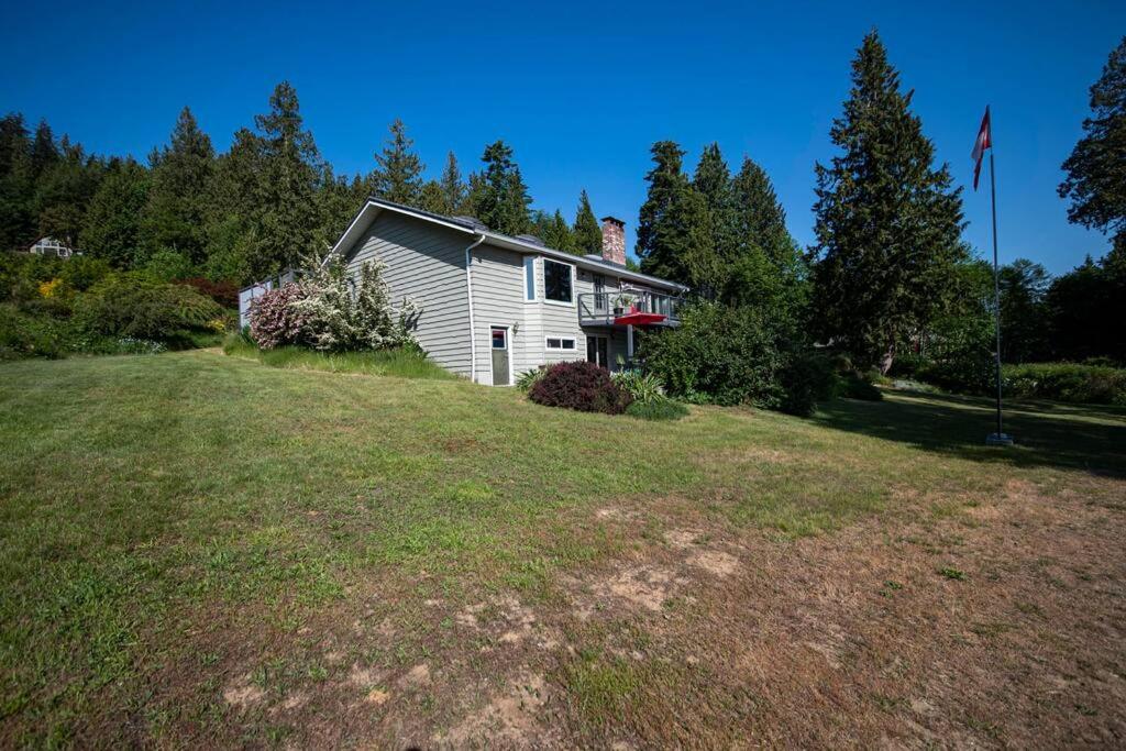 Waterfront Retreat, Beach Access, Group Friendly, Sleeps 14