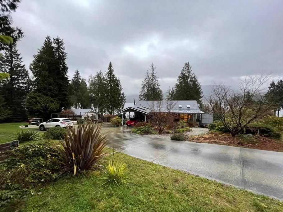 Waterfront Retreat, Beach Access, Group Friendly, Sleeps 14
