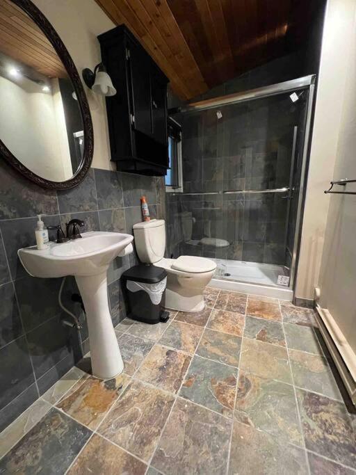 Waterfront Retreat, Beach Access, Group Friendly, Sleeps 14