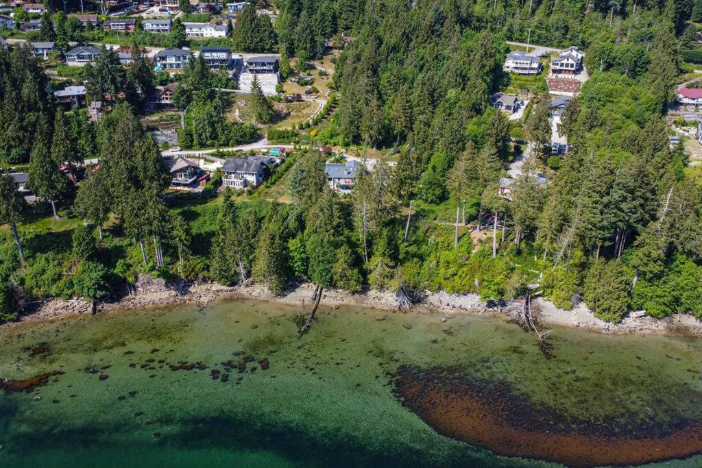 Waterfront Retreat, Beach Access, Group Friendly, Sleeps 14
