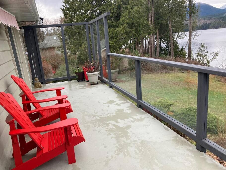 Waterfront Retreat, Beach Access, Group Friendly, Sleeps 14