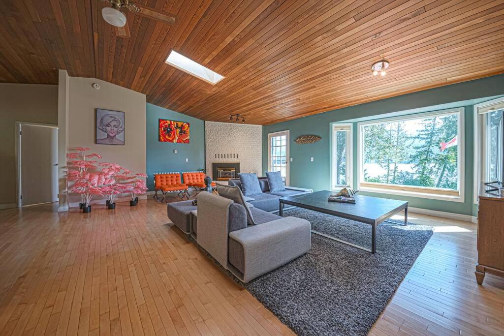 Waterfront Retreat, Beach Access, Group Friendly, Sleeps 14