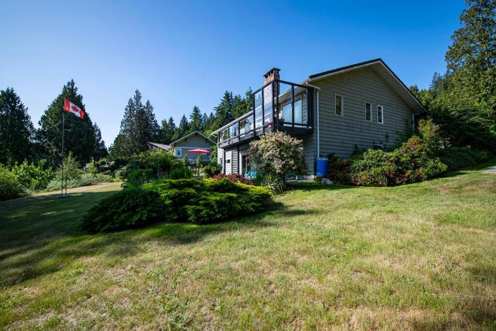 Waterfront Retreat, Beach Access, Group Friendly, Sleeps 14