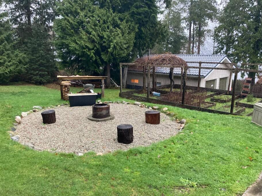 Waterfront Retreat, Beach Access, Group Friendly, Sleeps 14