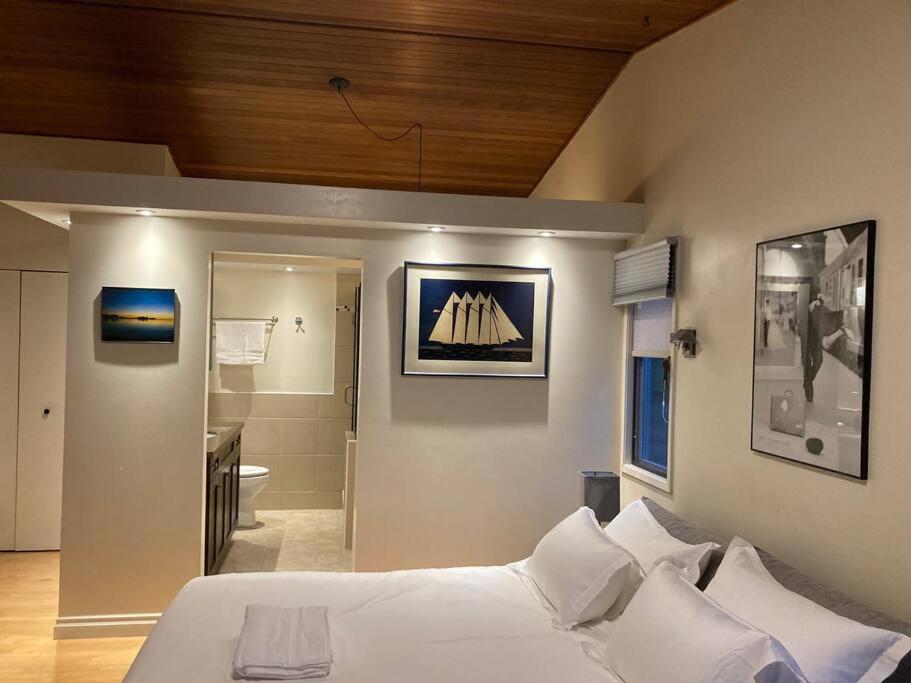 Waterfront Retreat, Beach Access, Group Friendly, Sleeps 14