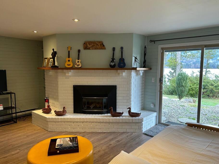 Waterfront Retreat, Beach Access, Group Friendly, Sleeps 14