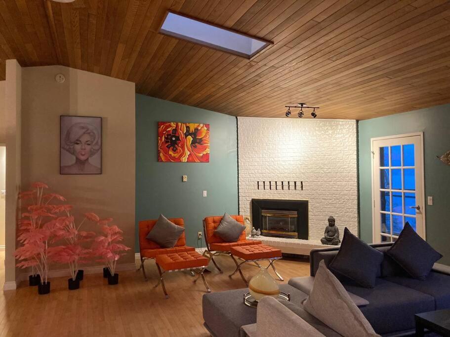 Waterfront Retreat, Beach Access, Group Friendly, Sleeps 14