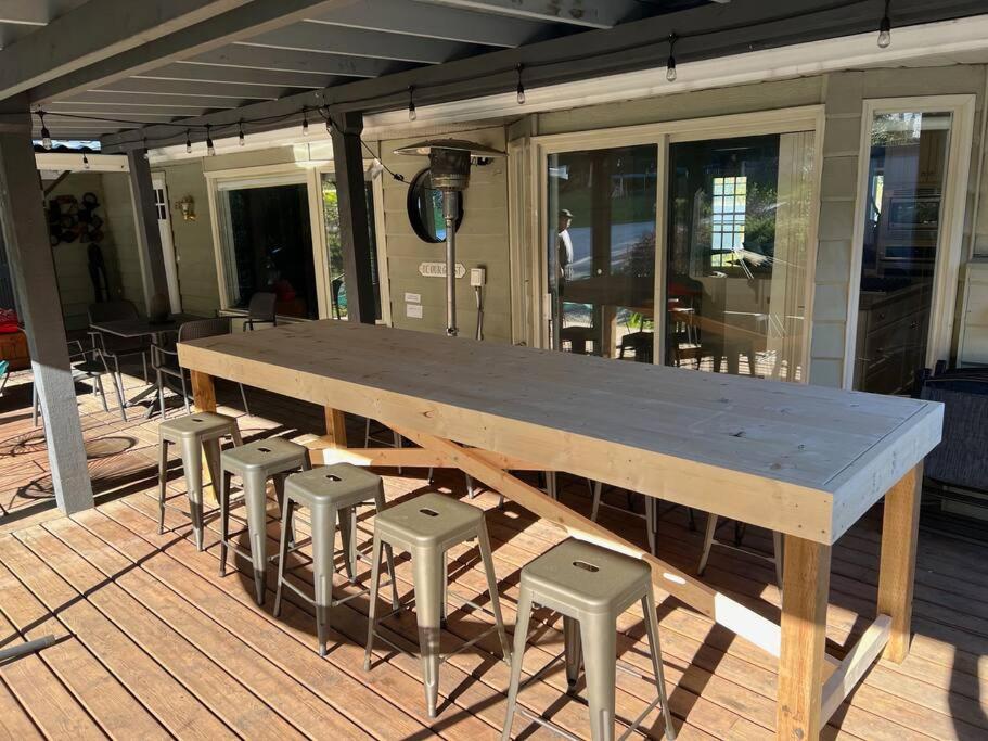 Waterfront Retreat, Beach Access, Group Friendly, Sleeps 14