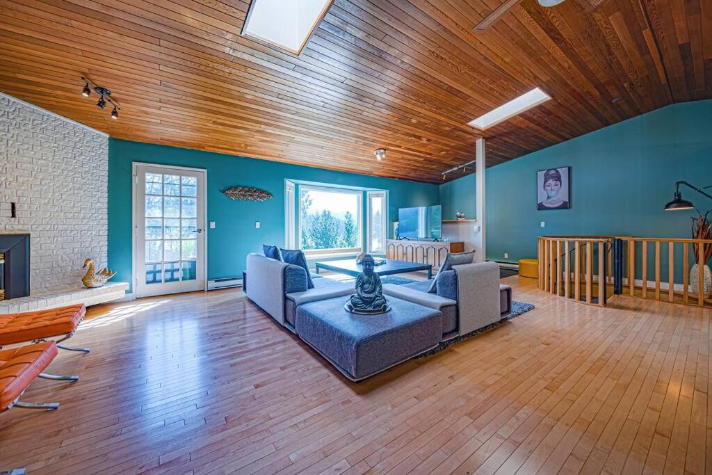 Waterfront Retreat, Beach Access, Group Friendly, Sleeps 14