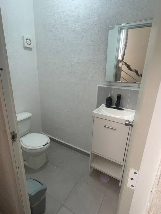 Casa con alberca en residencial privado