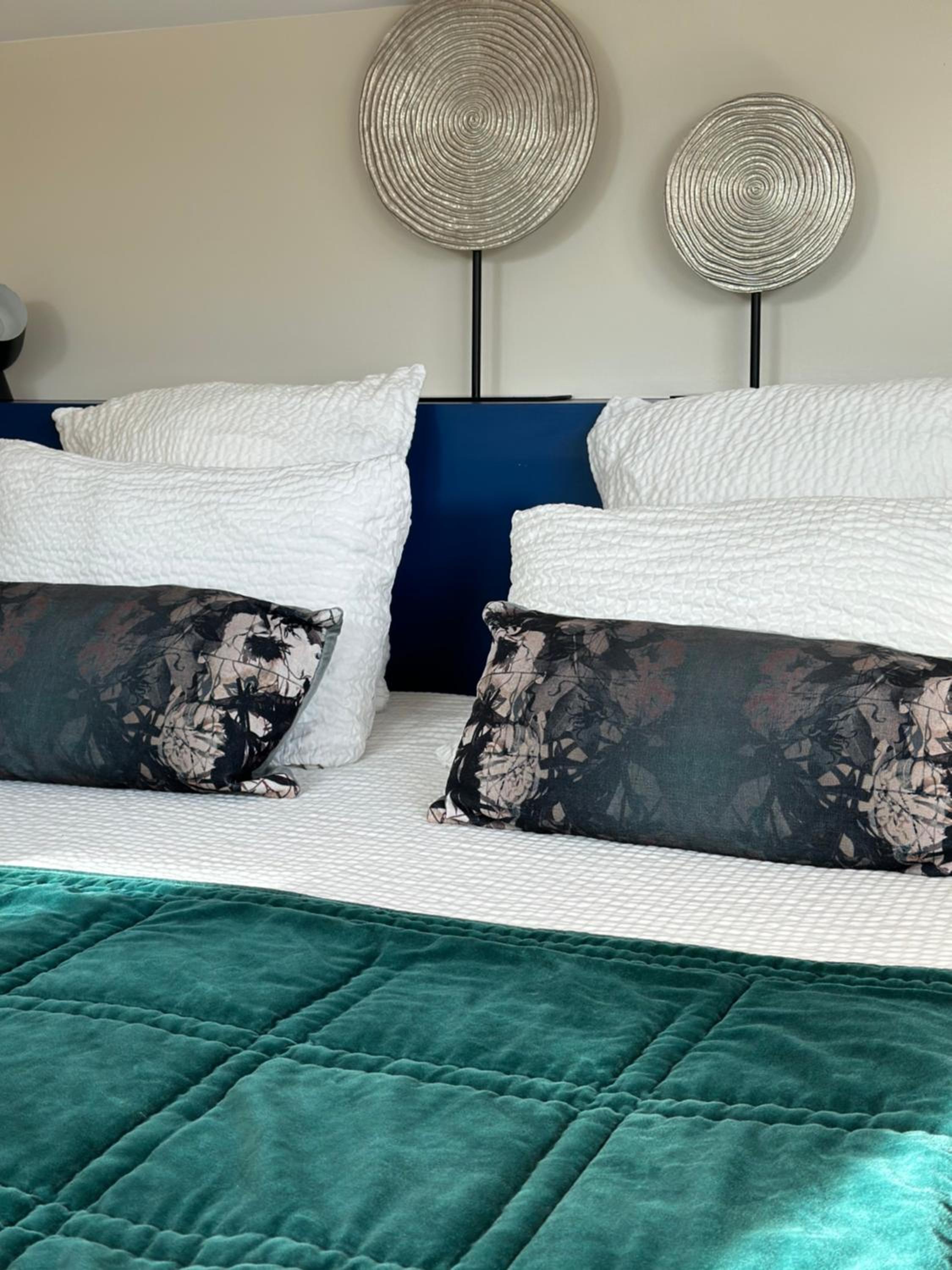 Les Arbres Rouges en Sucé — bedroom