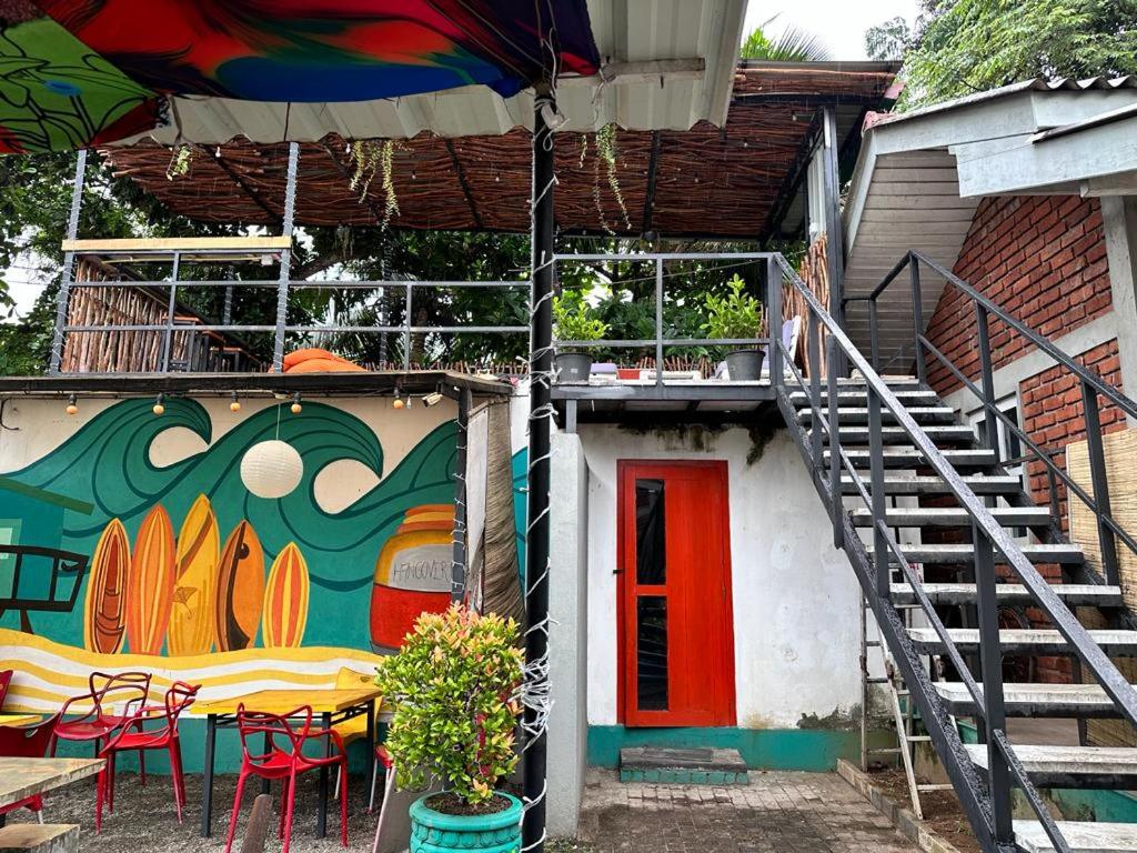 Hangover Hostels Mirissa