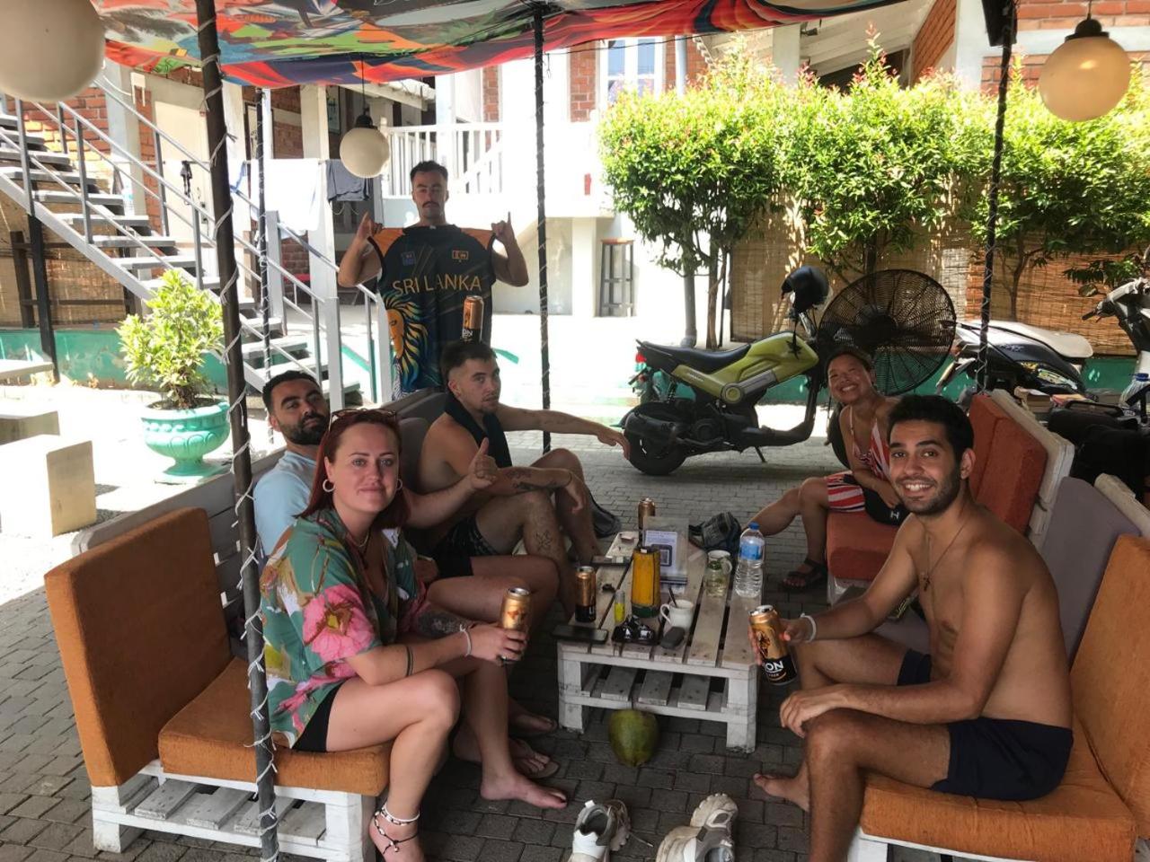 Hangover Hostels Mirissa