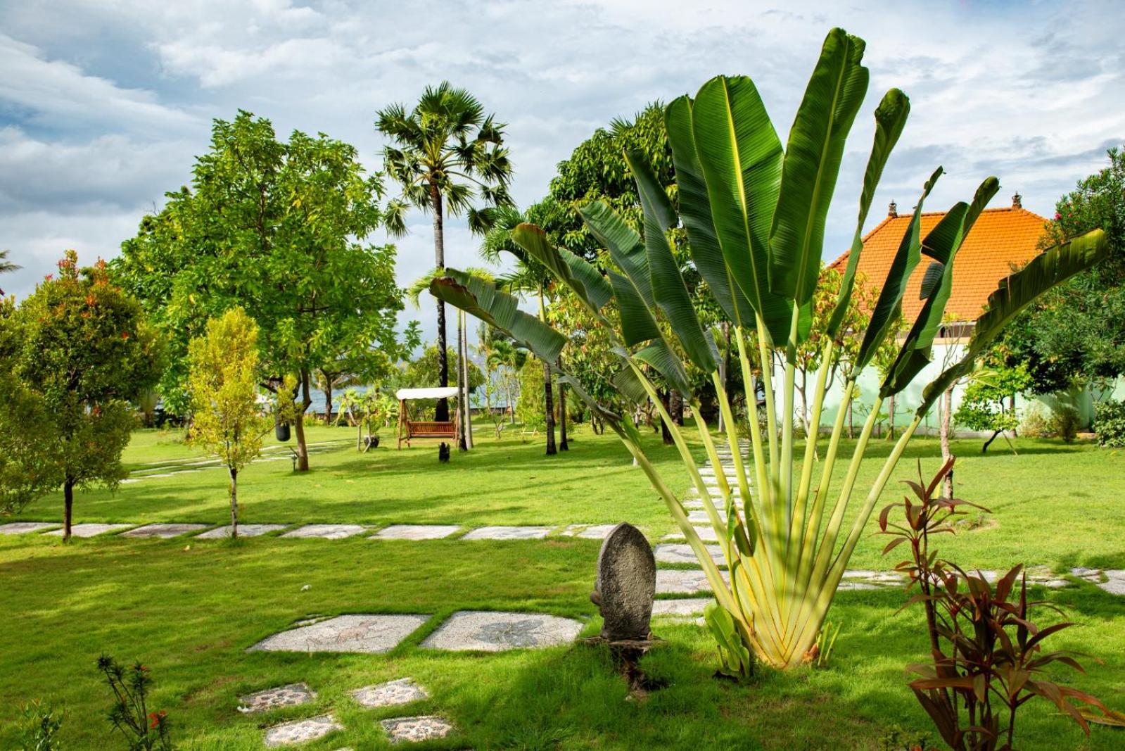 Retreat Villa Toraja Baturinggit view 3