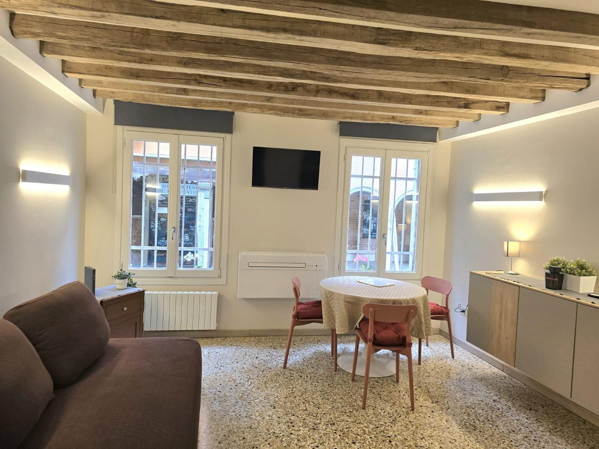 Cozy Studio with Canal View