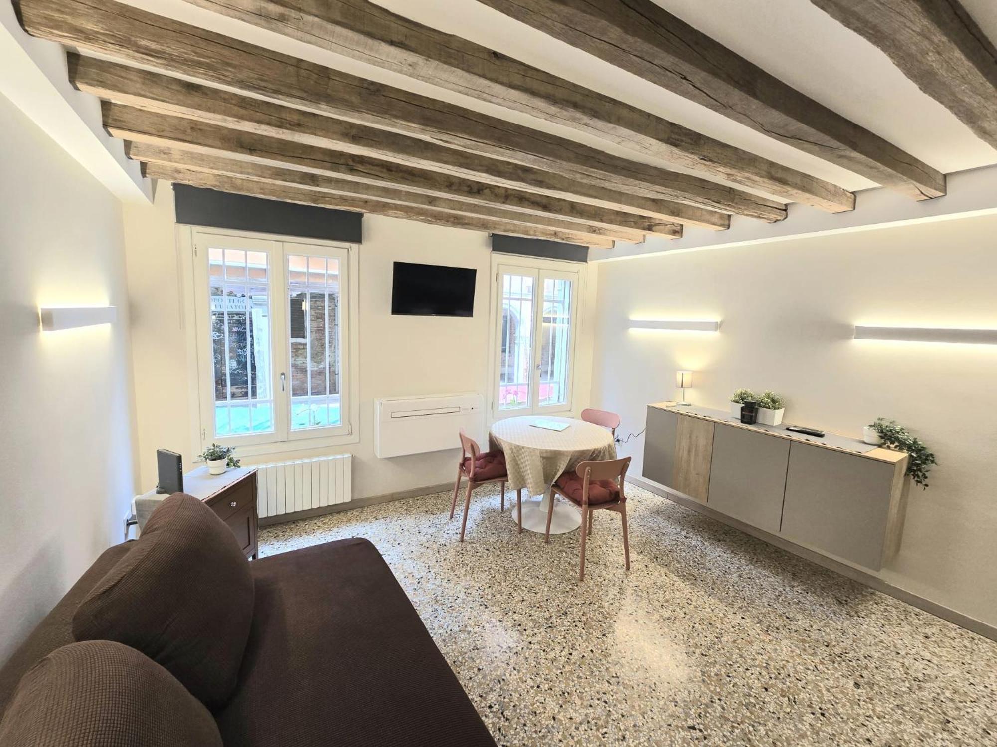 Cozy Studio with Canal View
