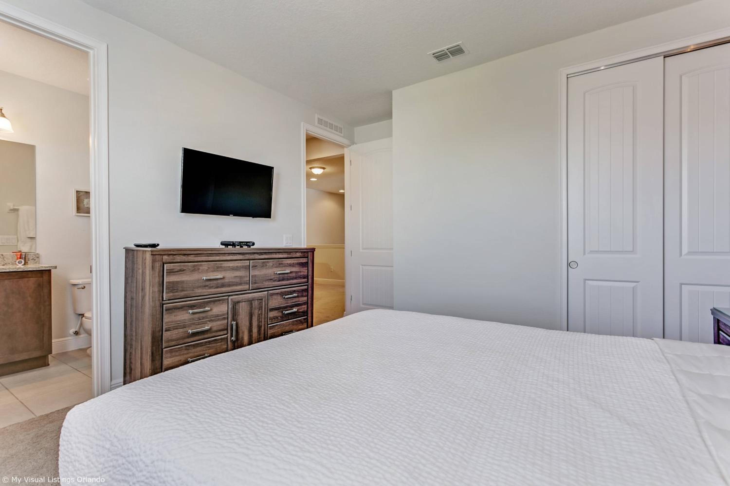 Encore Resort 8 Bedroom Home with Pool 2114