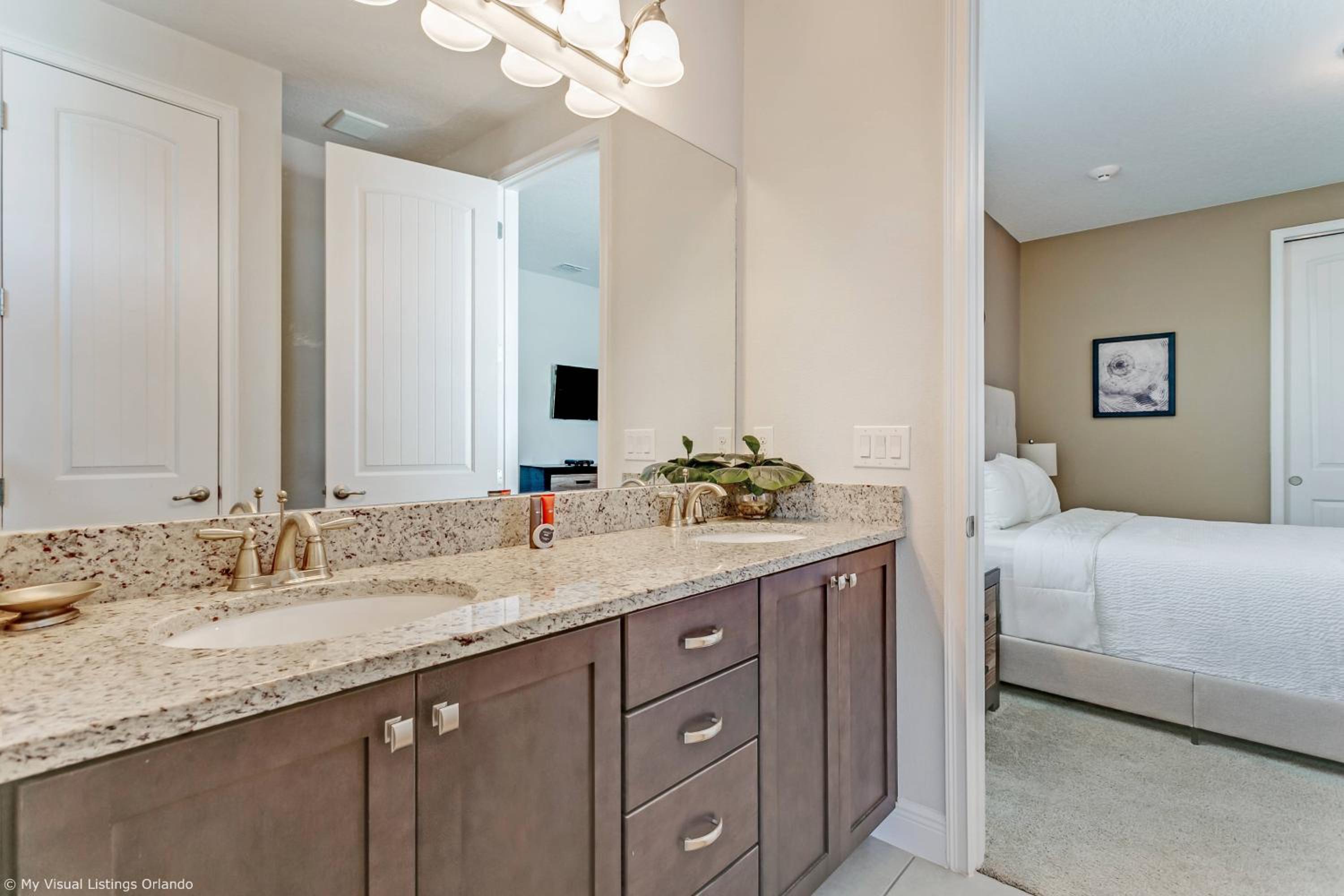 Encore Resort 8 Bedroom Home with Pool 2114