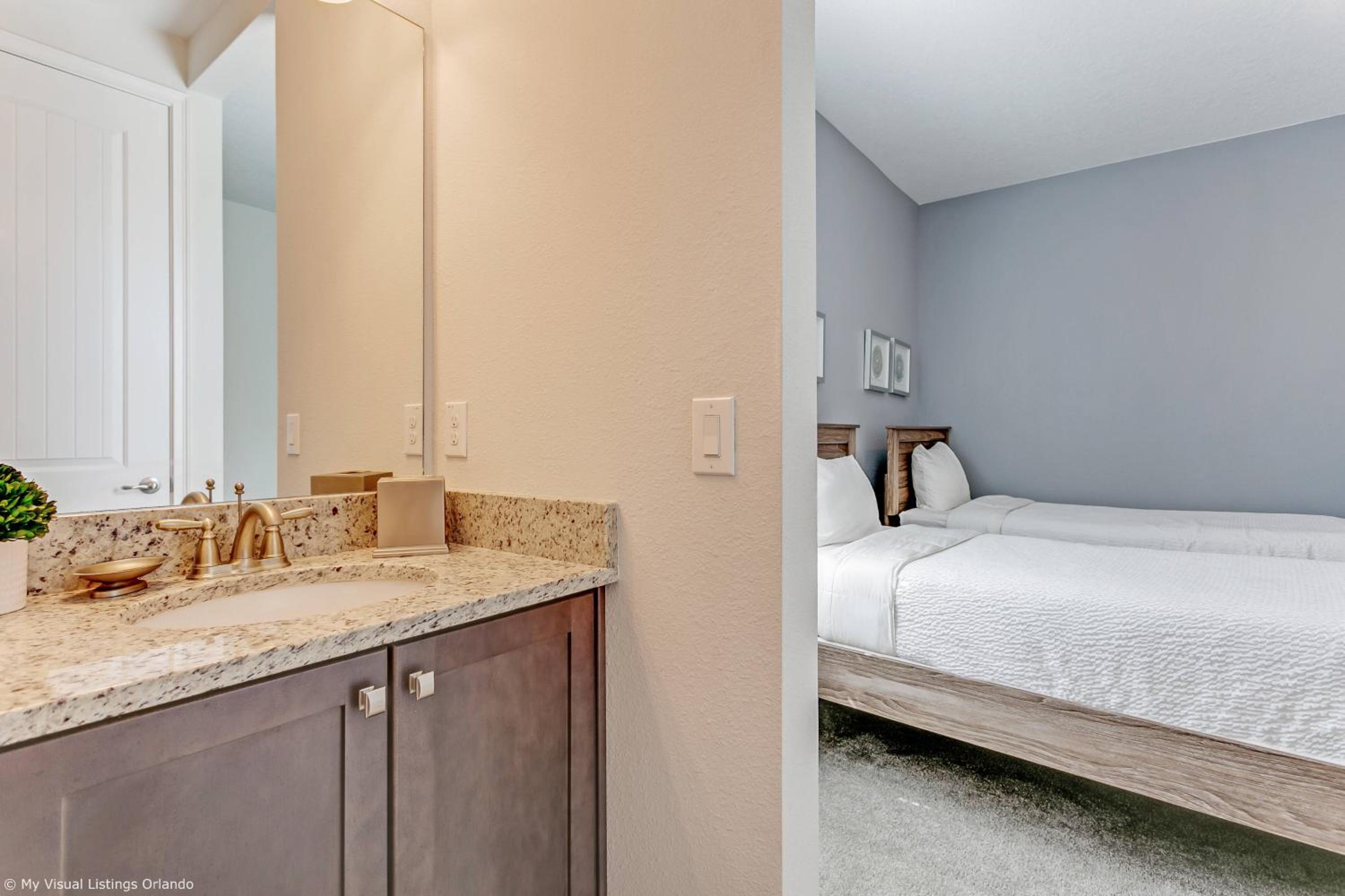 Encore Resort 8 Bedroom Home with Pool 2114