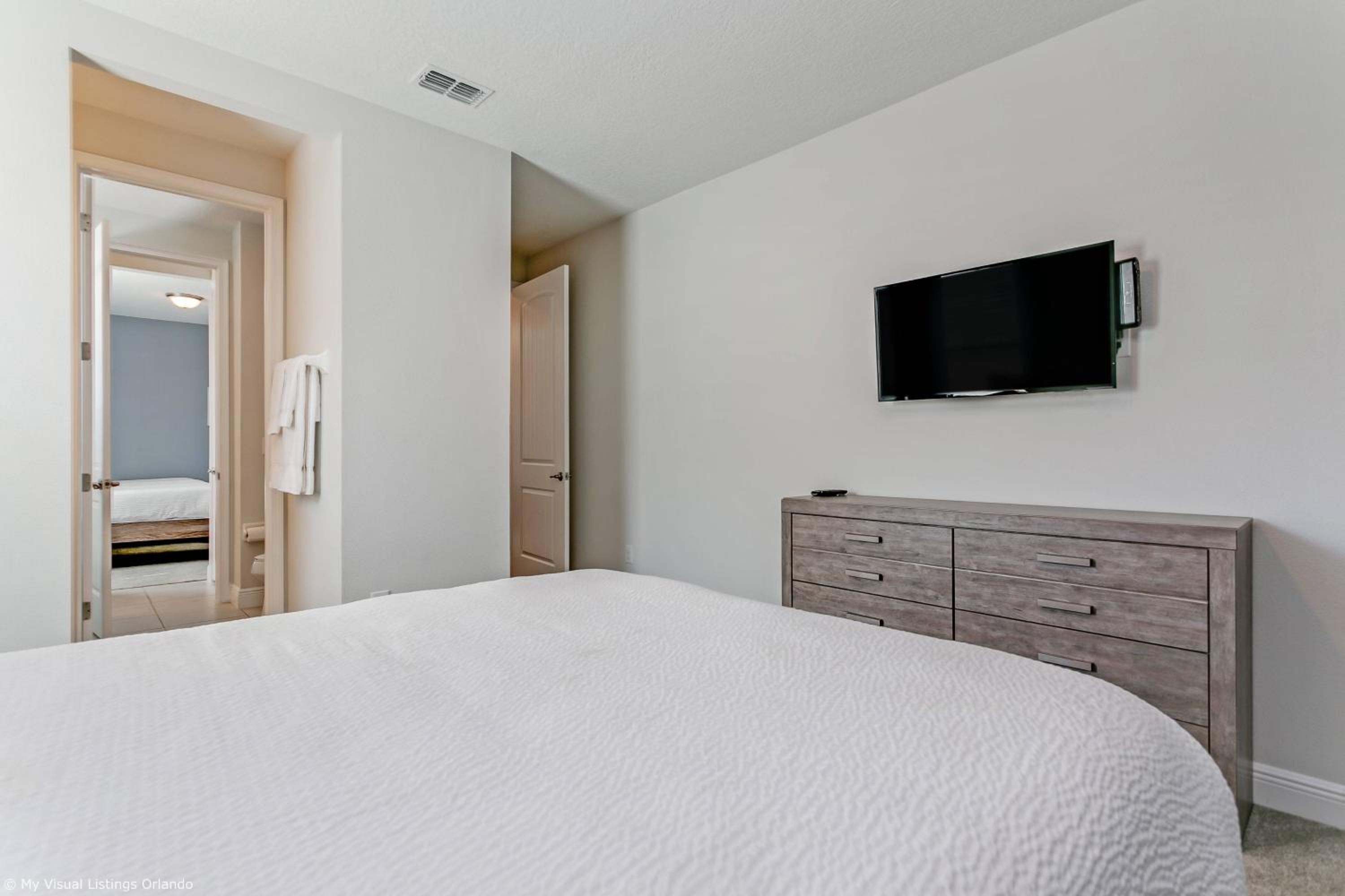 Encore Resort 8 Bedroom Home with Pool 2114