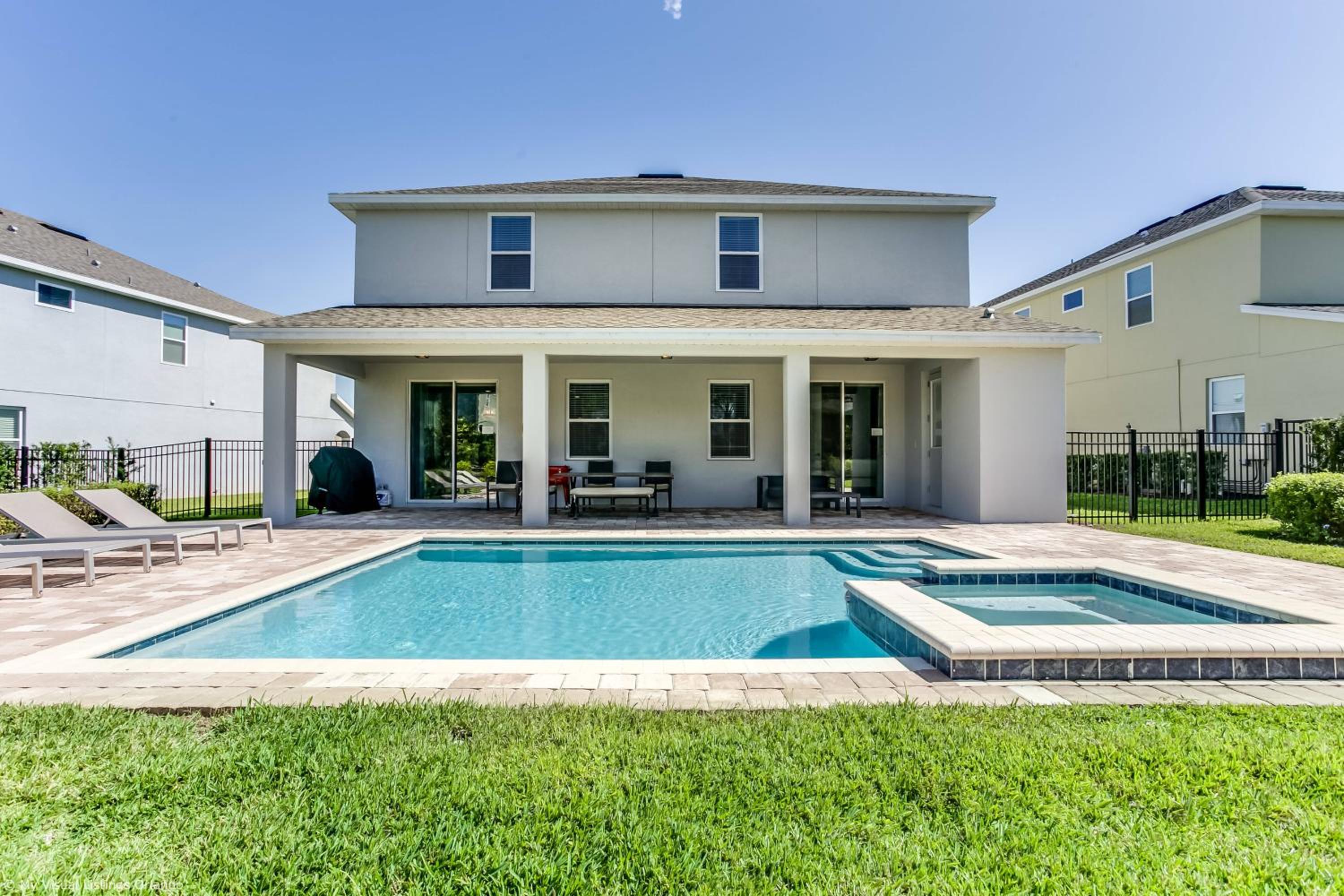 Encore Resort 8 Bedroom Home with Pool 2114