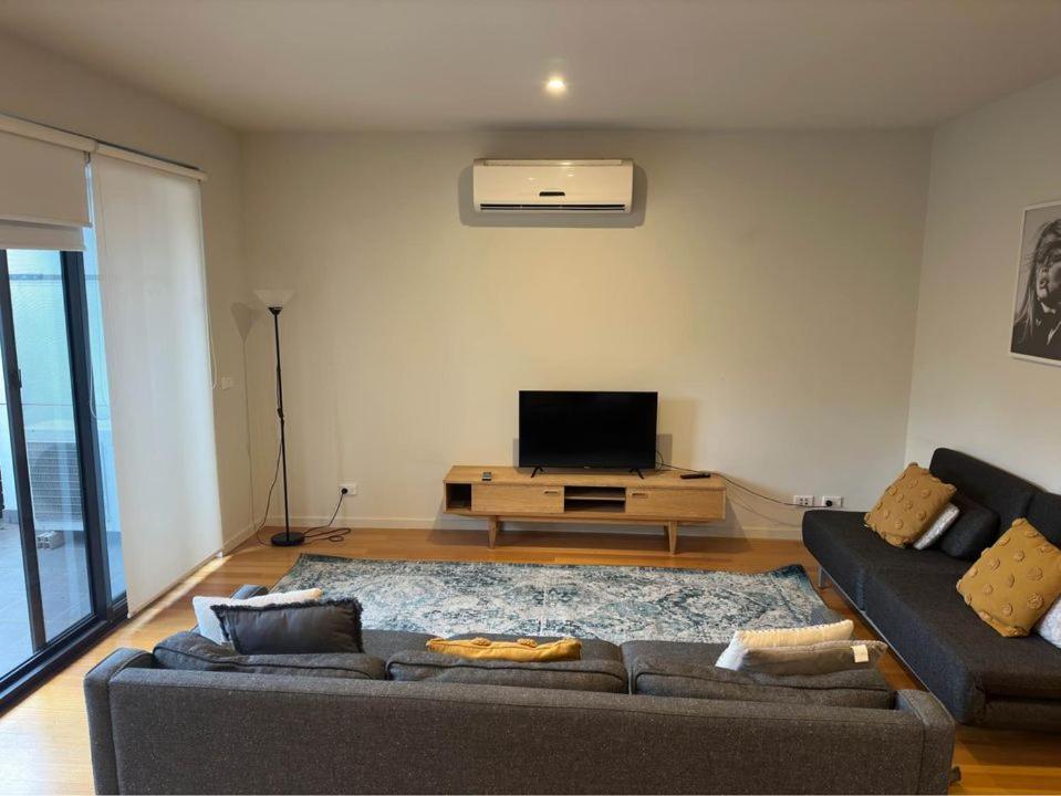 2BEDROOM DUPLEX ELWOOD