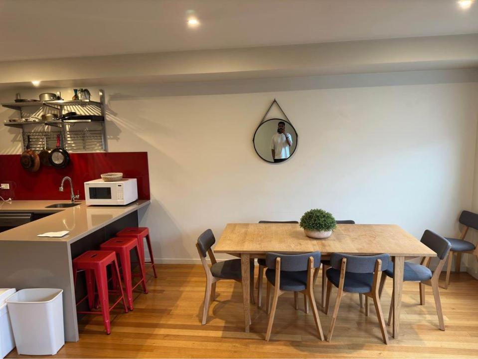 2BEDROOM DUPLEX ELWOOD
