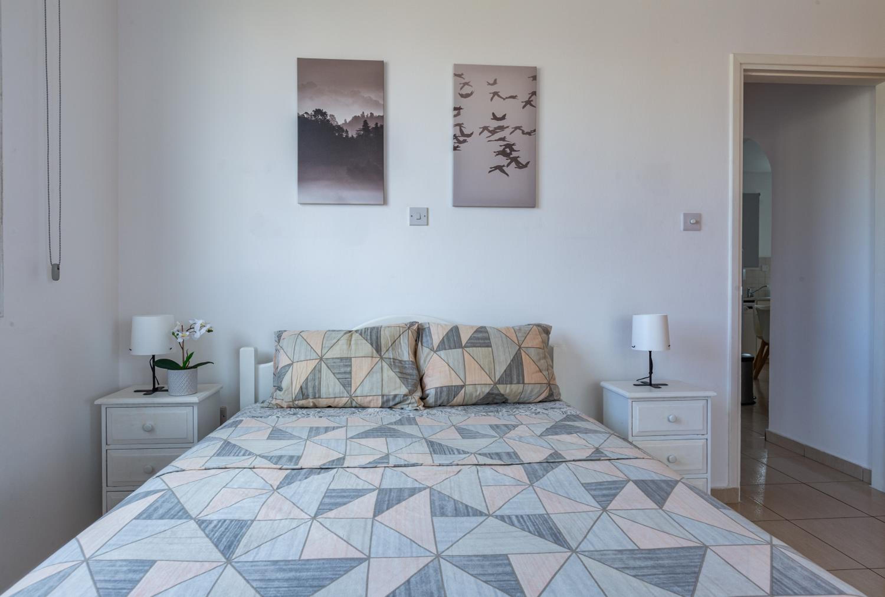 Just renovated beautiful 2 bed apartment in Paphos 5 min drive to the beach