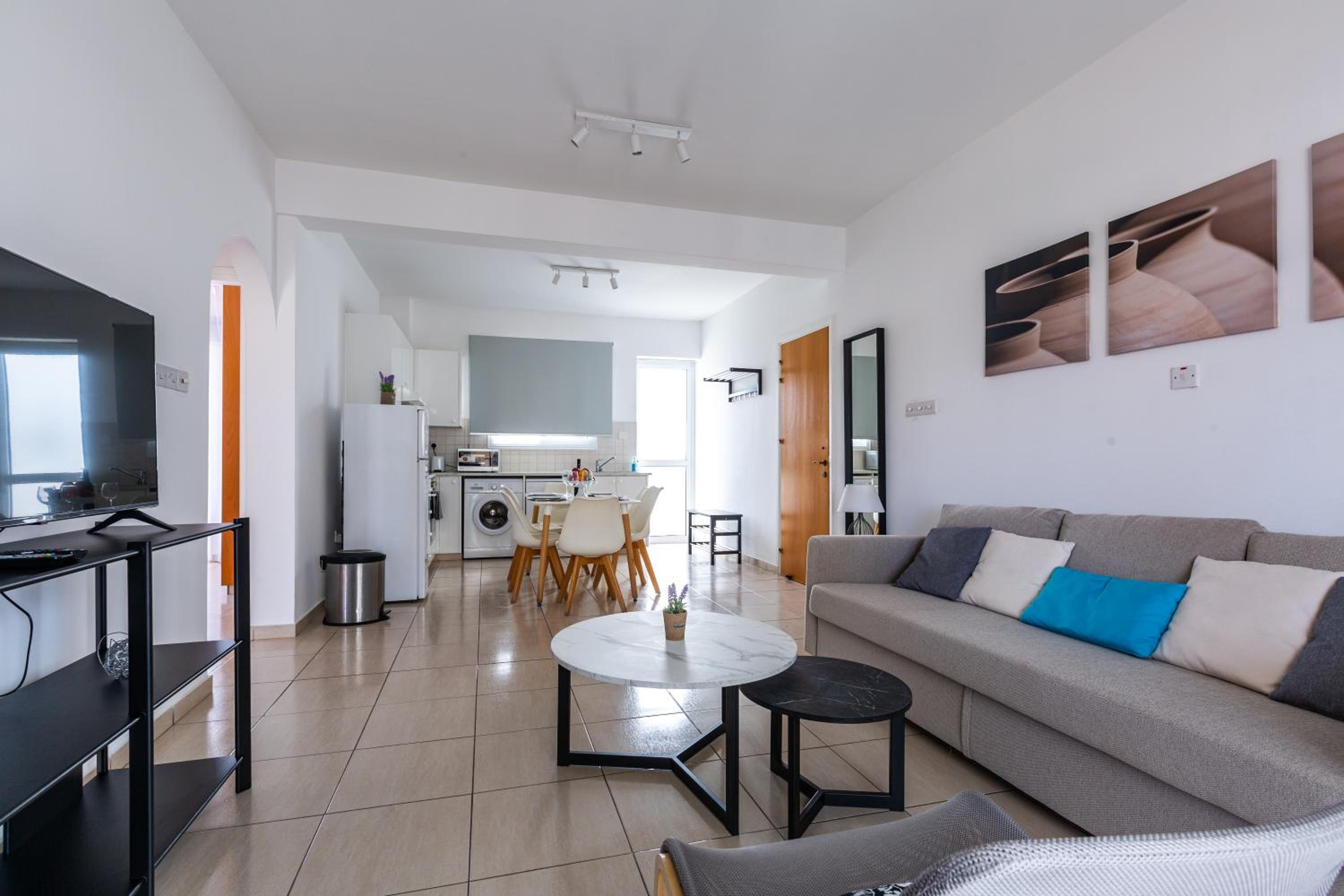 Just renovated beautiful 2 bed apartment in Paphos 5 min drive to the beach