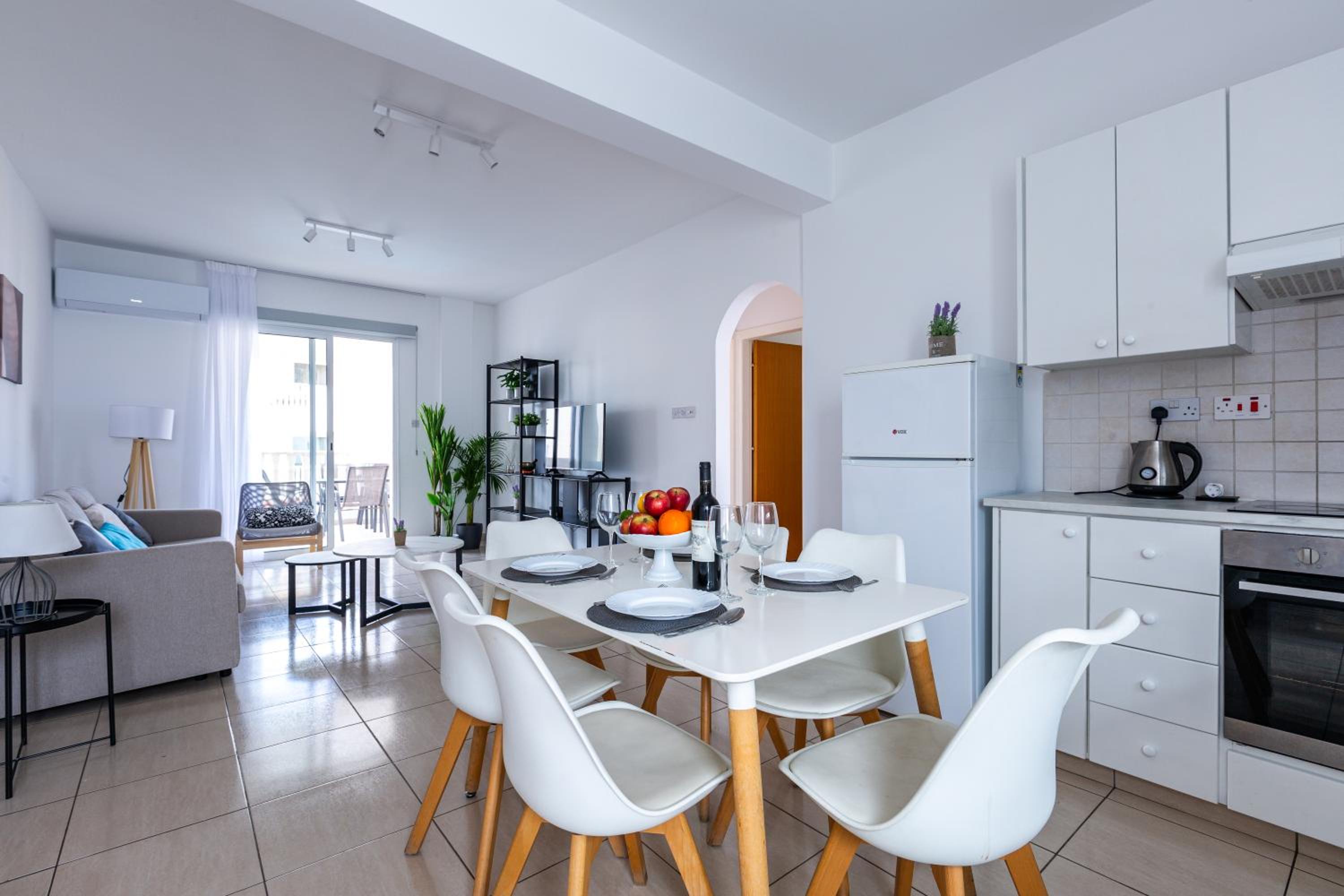 Just renovated beautiful 2 bed apartment in Paphos 5 min drive to the beach