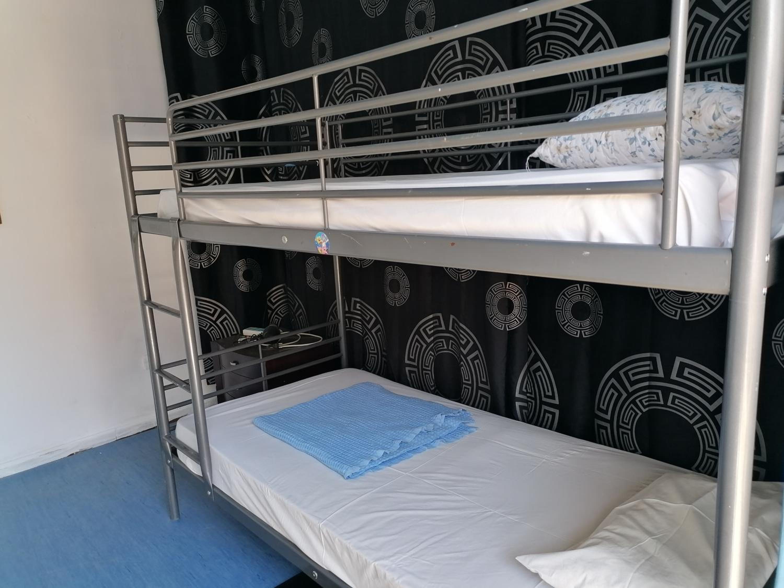 THISSIO ROOM IN THE APARTMEN SHARE