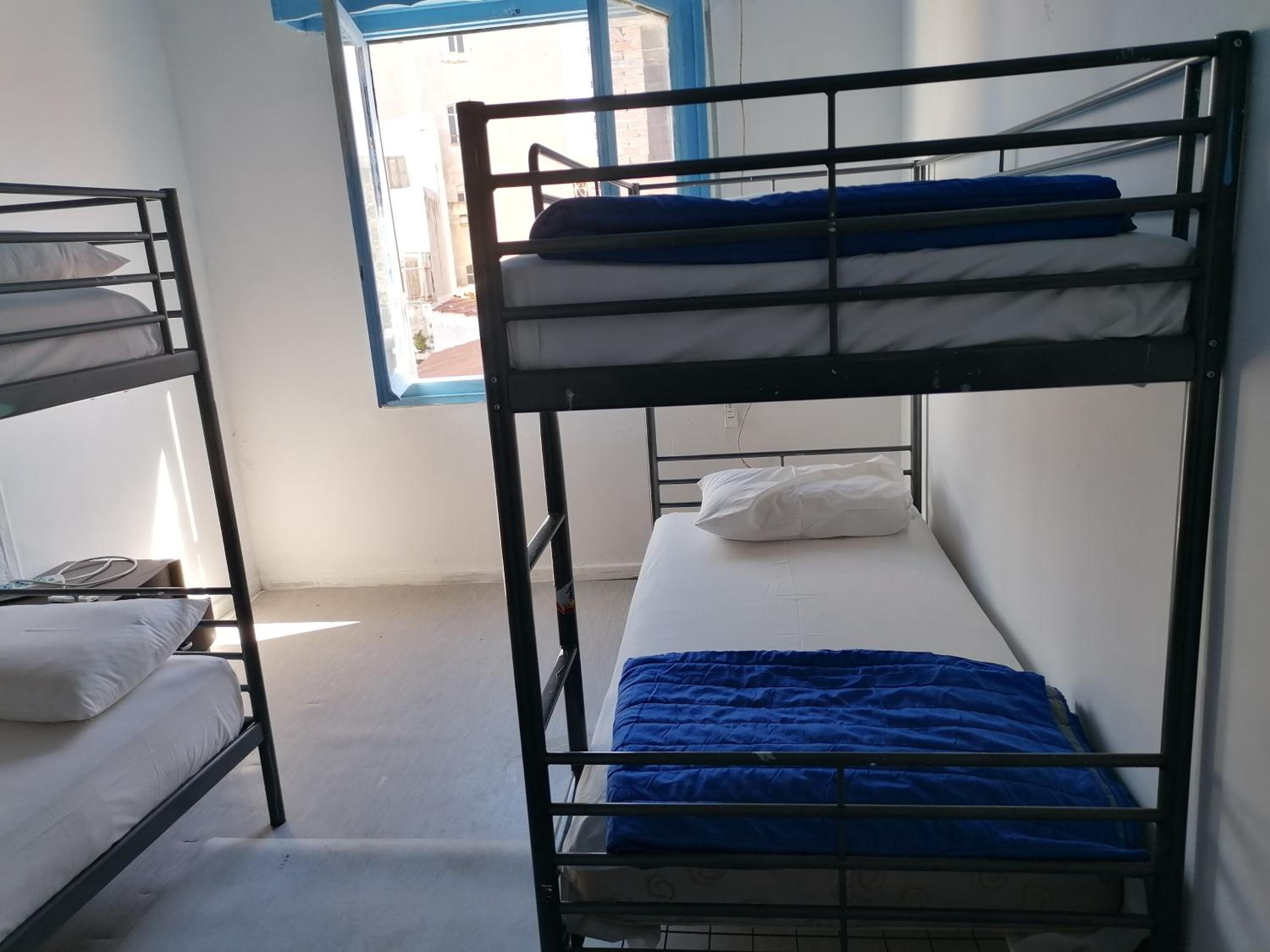 THISSIO ROOM IN THE APARTMEN SHARE