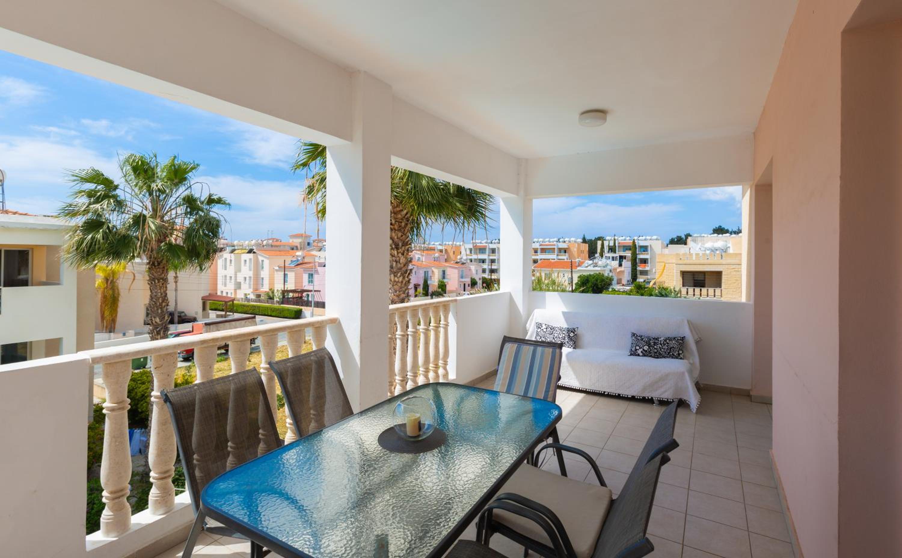 Just renovated beautiful 2 bed apartment in Paphos 5 min drive to the beach