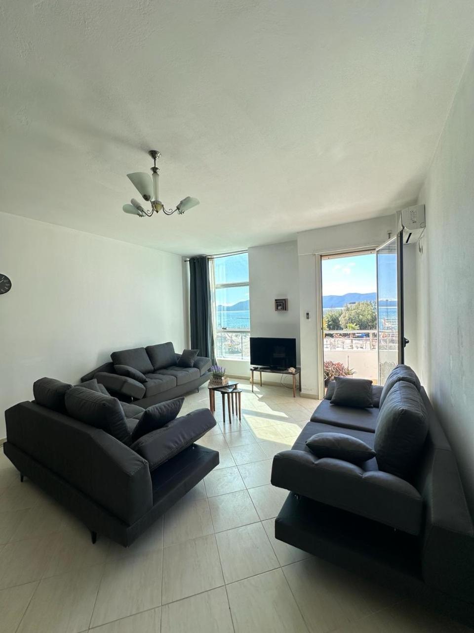 BEACHFRONT VLORA APARTMENT