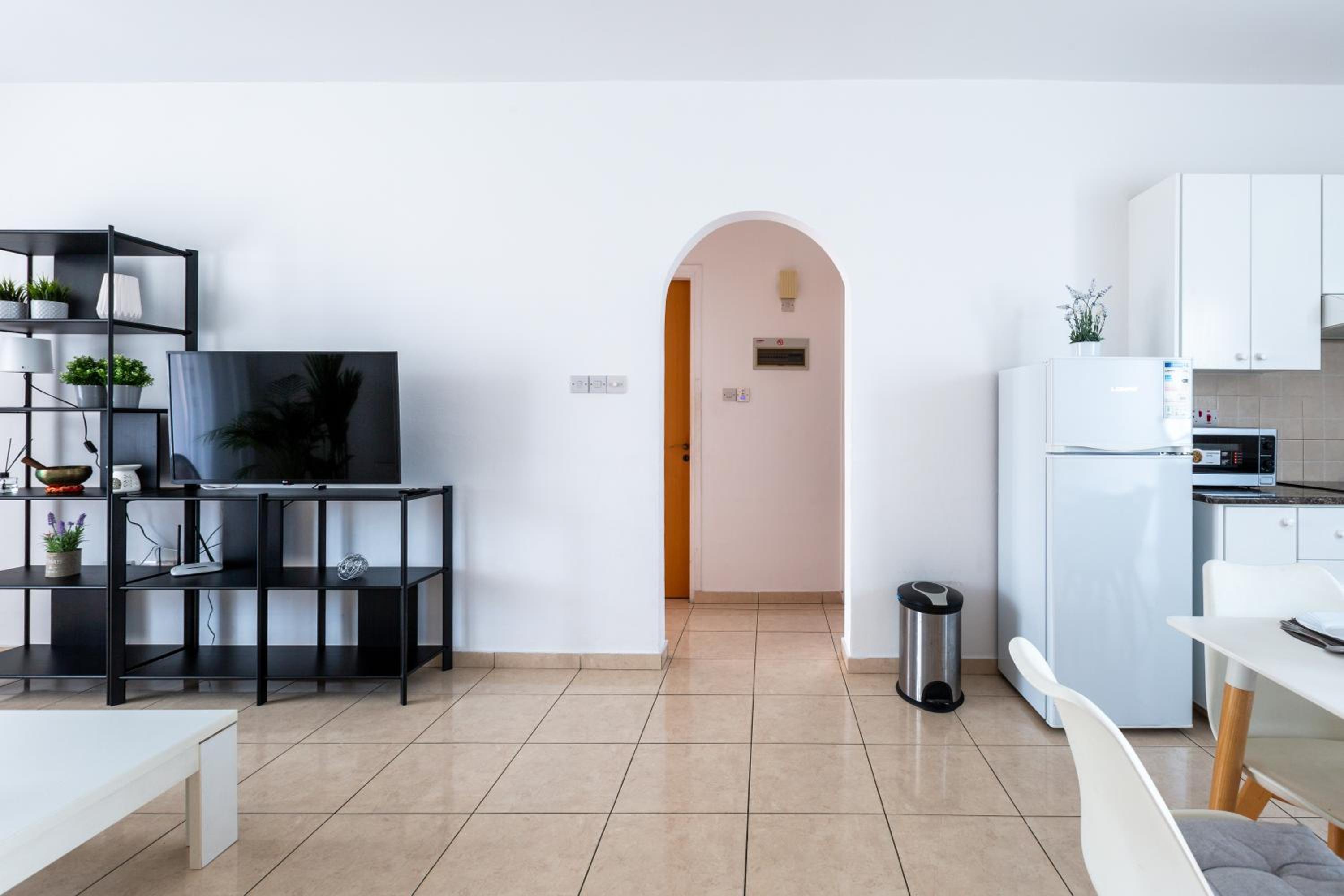 Just renovated beautiful 2 bed apartment in Paphos 5 min drive to the beach