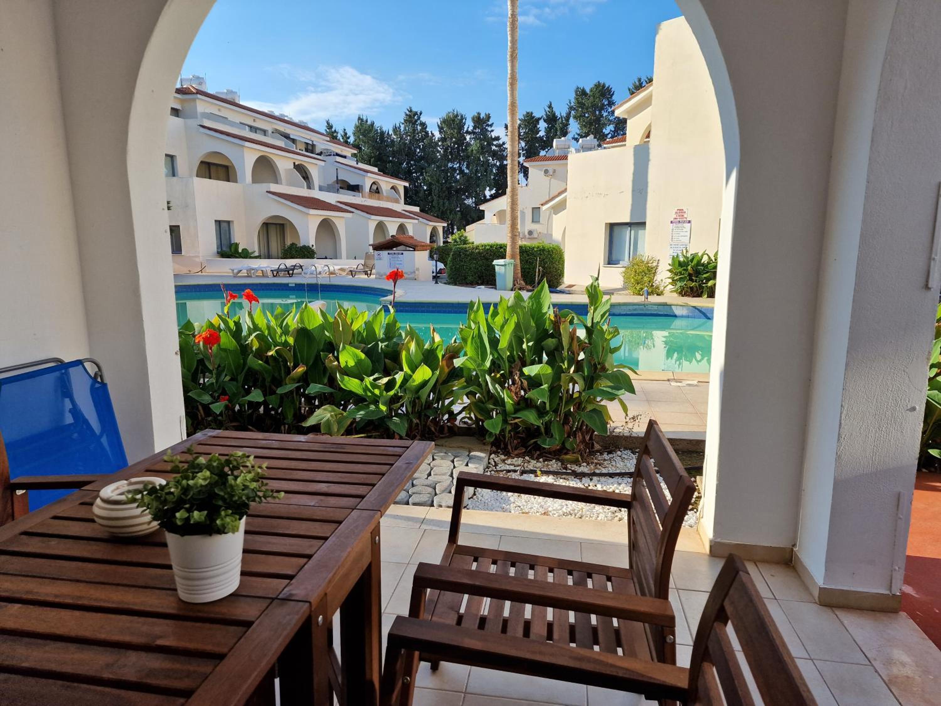 Blue Pearl holiday apartments with pool in kato paphos