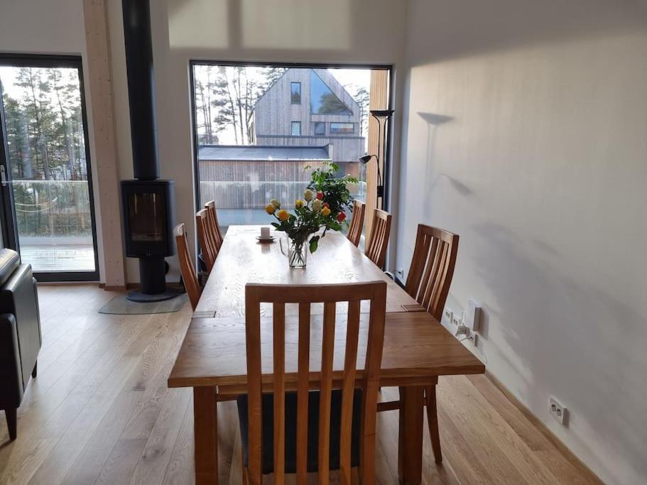 Hisøy, Modern, spacious house near the forest, wifi and free parking view 4