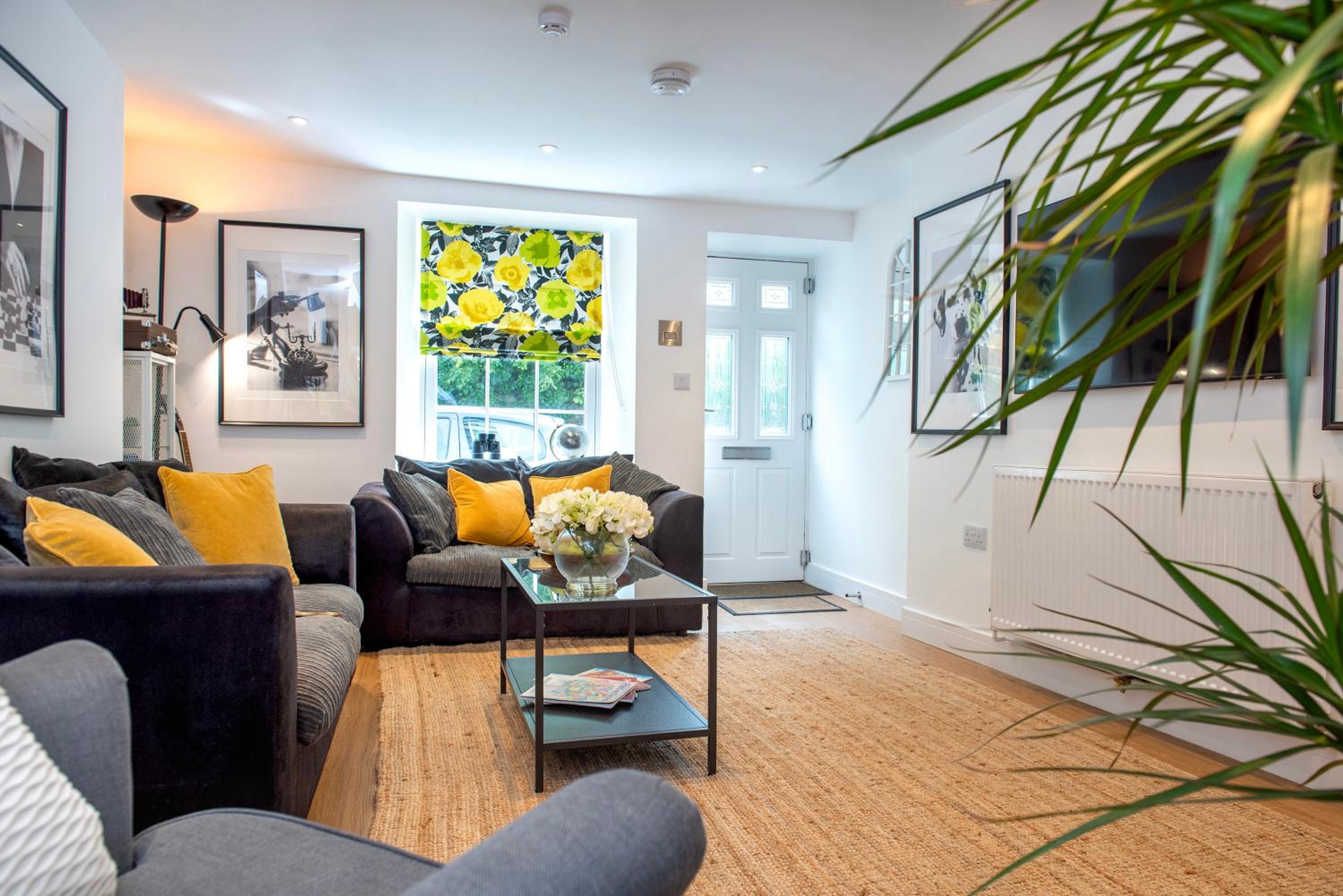 Luxury Town House 8 - Apple Pie Luxury Escapes view 3