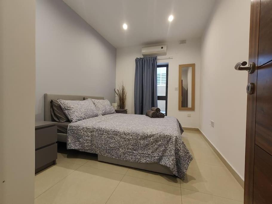2 bedroom apartment found in a great location photo 2
