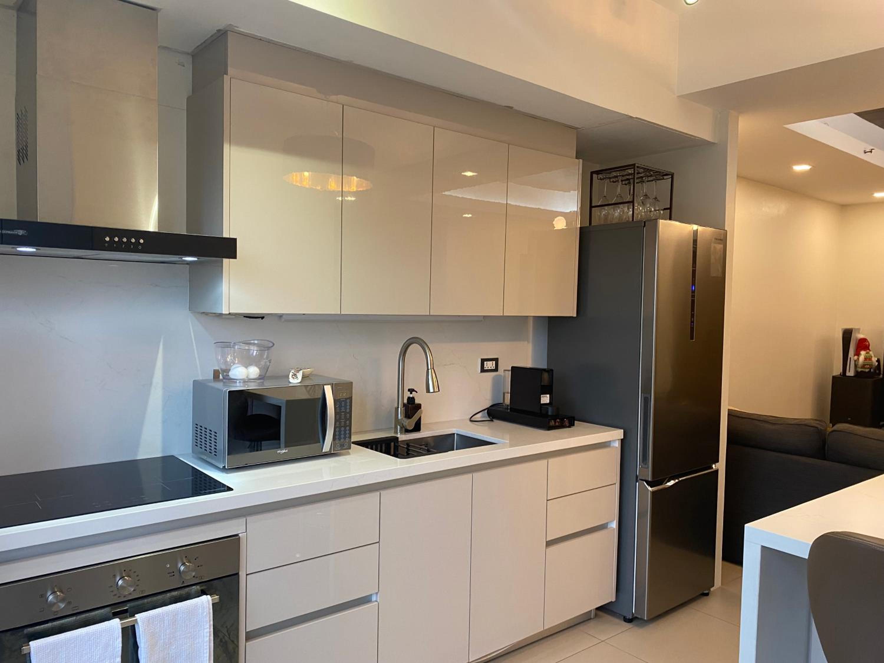 2 BR Condo Free Wifi & Netflix - Circulo Verde, Eastwood Libis, Quezon City view 3