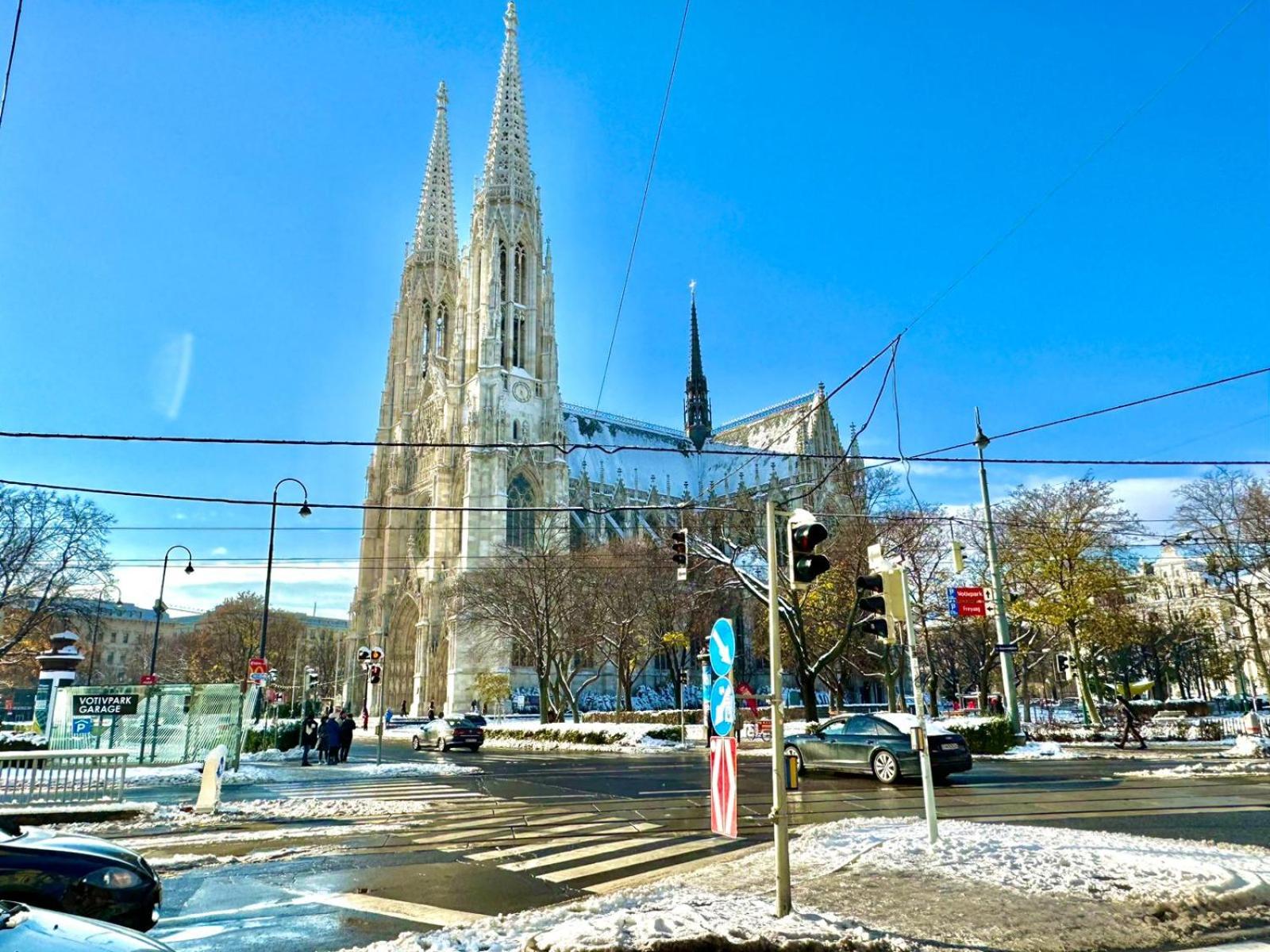 AR Living Vienna Apartments & Suites
